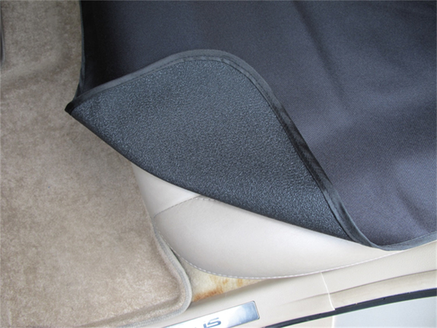 SEAT_DEFENDER_BACK.jpg