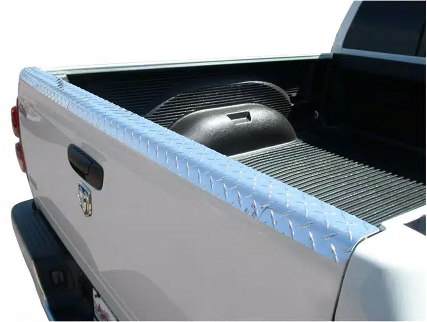 Tailgate_Protector_Tread_Bright1.jpg
